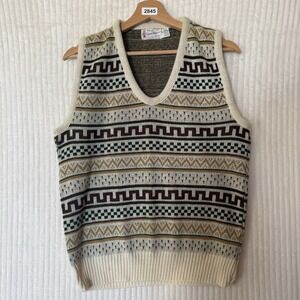 Vintage 100% Virgin Acrylic Fair Isle Sleeveless Vest Mens Size Small Preppy